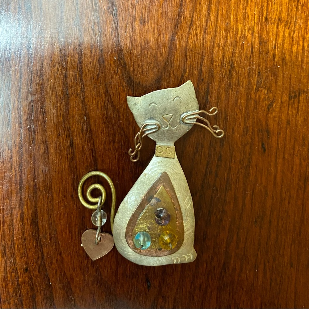 Cat pin